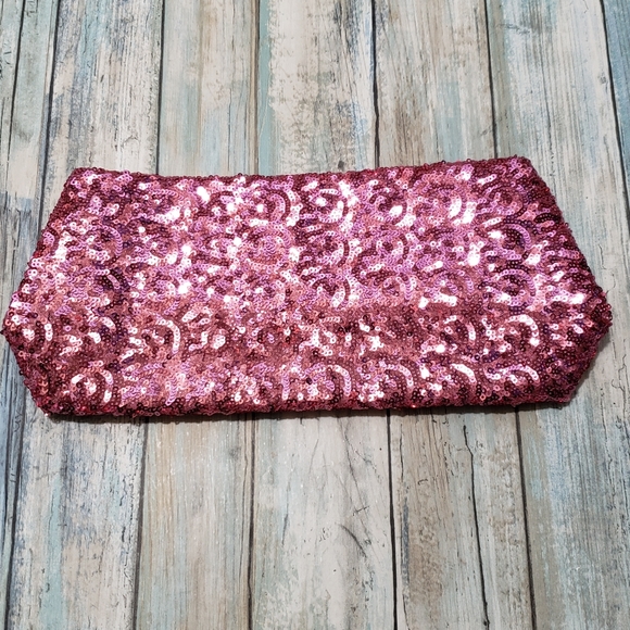 Victoria's Secret Sequenced Clutch. - Picture 2 of 9